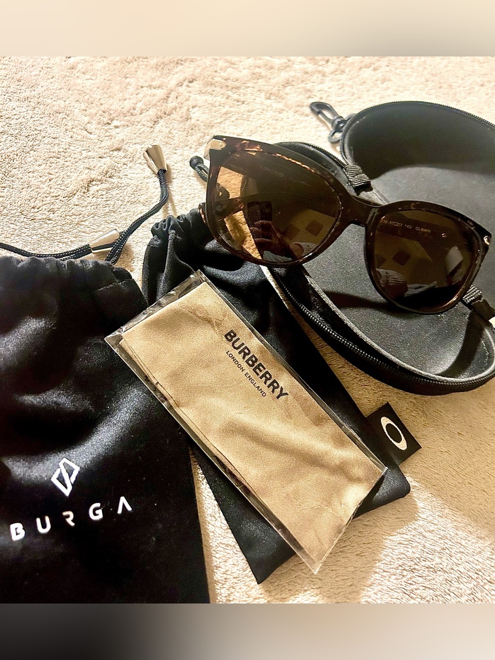 Women's (Costco brand) Sunglasses+Case+Cleaning Cloth